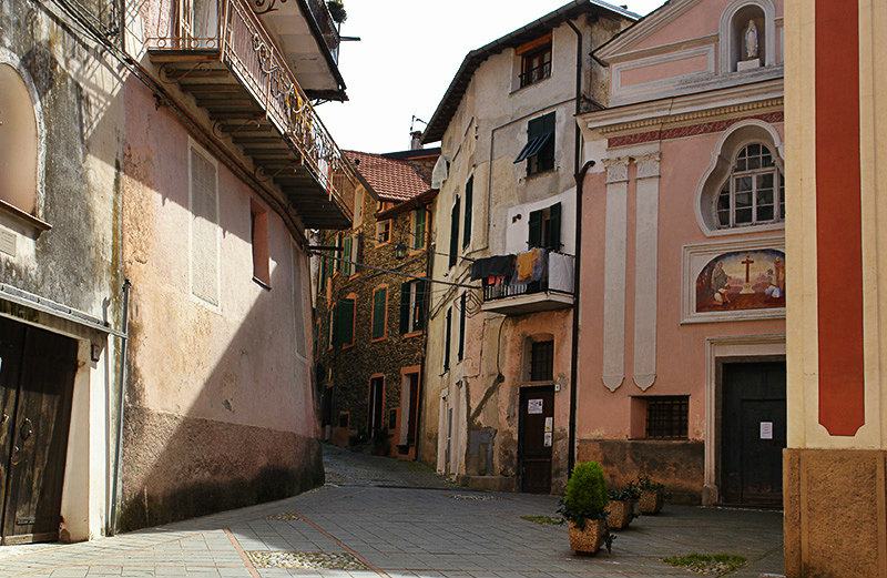 Romantische straat van Isolabona