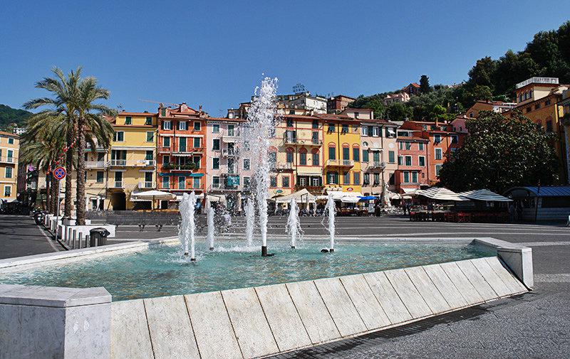 Een mooie fontein in het centrum van Lerici