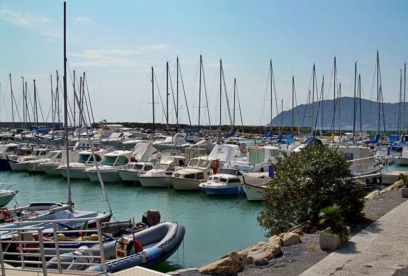 Een mooie haven van San Bartolomeo al Mare